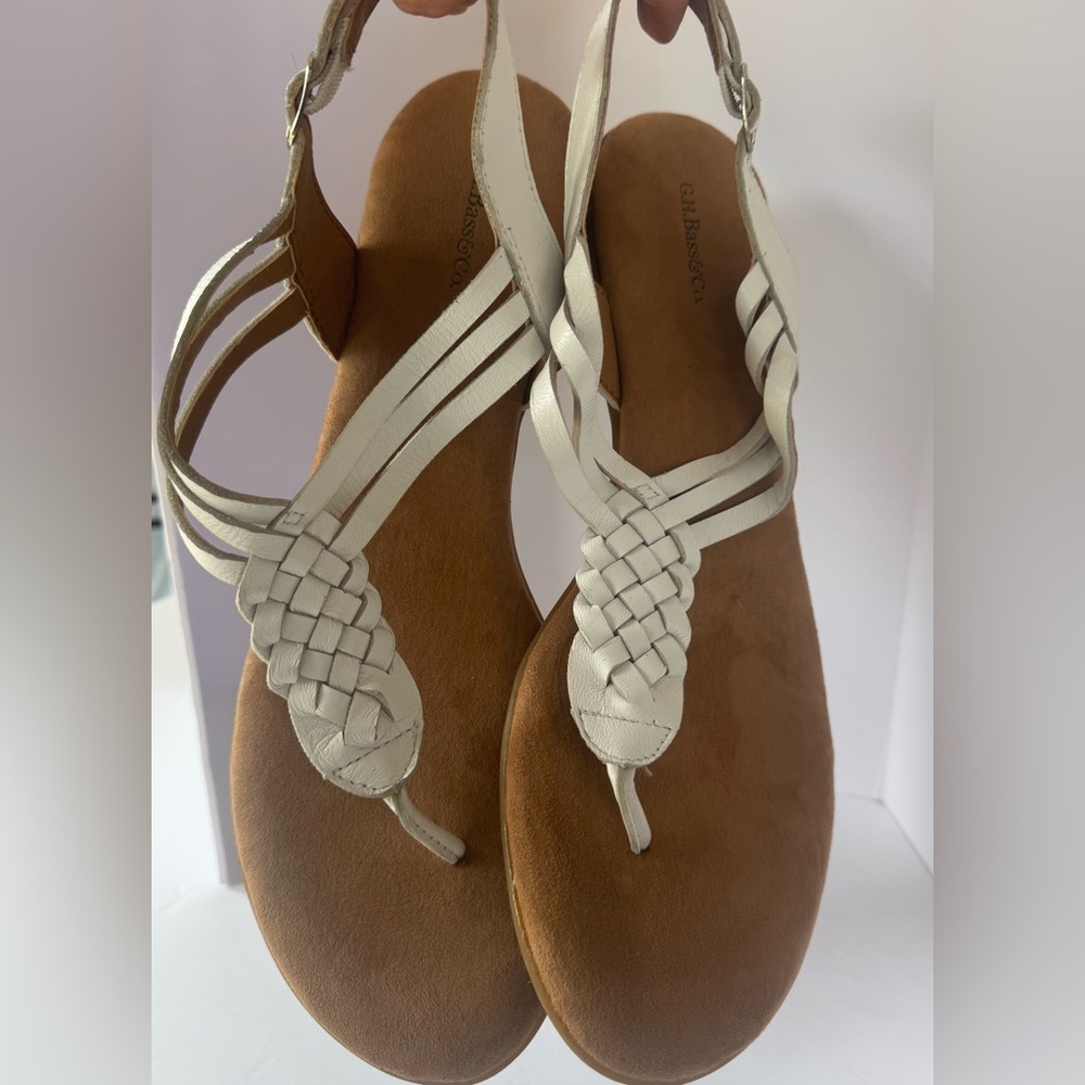 Bass White leather Thong strappy Sandals excellent condition size 11